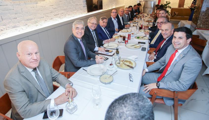 Imagem ilustrativa da reunião entre Sebrae, parlamentares e MEI