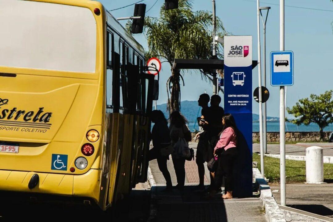 Ônibus no centro da cidade