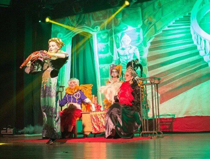 Teatro Adolpho Mello em São José
