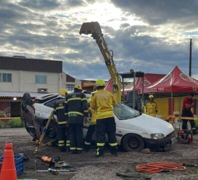 Bombeiros realizam treinamento de resgate veicular em Tijucas