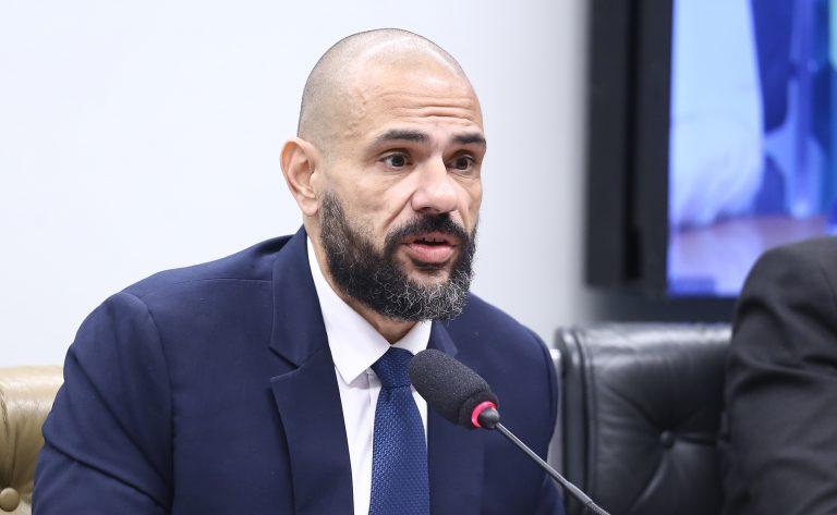 Cadeira de rodas em estádio