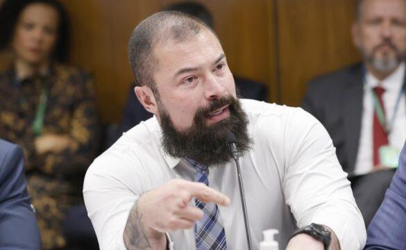 Agentes de segurança pública com porte de arma de fogo