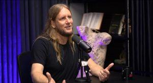 Foto do professor Alberto Lindner participando do podcast Sem Groselha