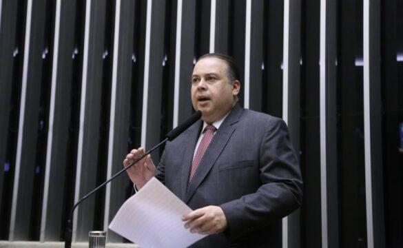 Advertência sobre acesso compulsivo a conteúdo adulto online