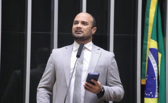 Policiais em serviço