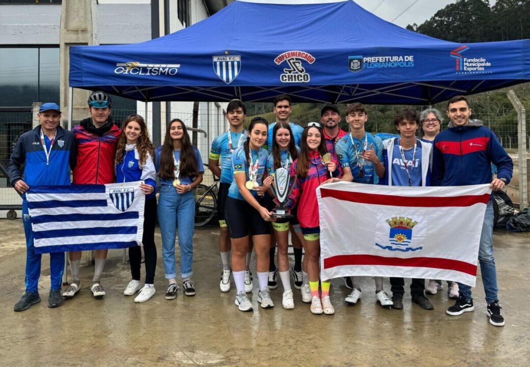 Equipe de ciclismo Avaí FME Florianópolis nos Joguinhos Abertos de Santa Catarina