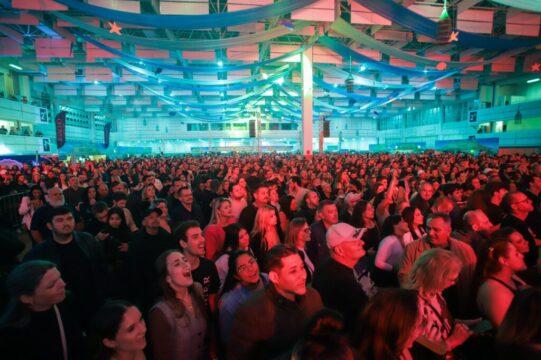 Show da banda Chimarruts no evento Fenaostra 2025 em Florianópolis