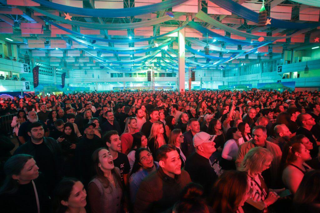 Show da banda Chimarruts no evento Fenaostra 2025 em Florianópolis