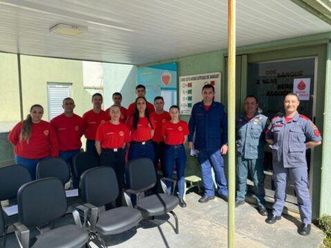 Bombeiros realizam doação de sangue em ação solidária