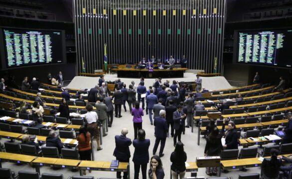 Ilustração do plenário da Câmara dos Deputados durante análise do Projeto de Lei 2159/21