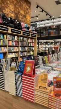 Jovens leitores participando do Clube do Livro na Livraria Leitura do Villa Romana Shopping