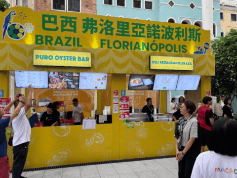 Representantes da FloripAmanhã e chef locais participando do evento em Macau