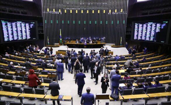 Deputados discutem sobre impacto da tarifa dos EUA para exportações brasileiras