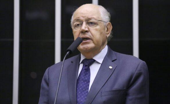 Documento sendo digitalizado