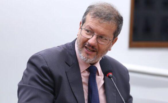Equipamentos de informática para idosos carentes