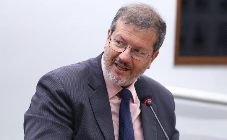 Equipamentos de informática para idosos carentes