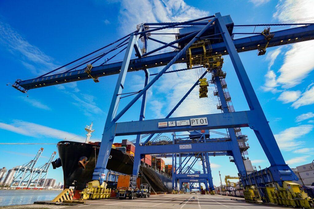 Exportação de Madeira e Móveis