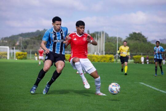 Jogadores comemorando o título do Internacional Sub-20