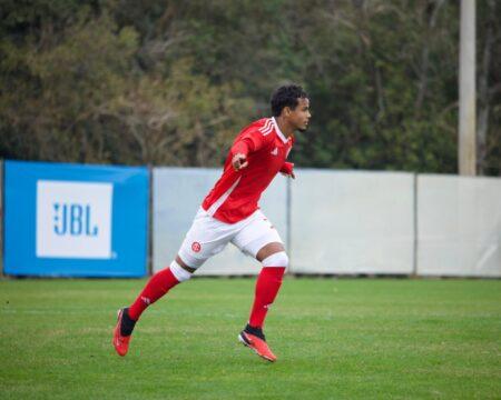 Jogo entre Internacional e Grêmio