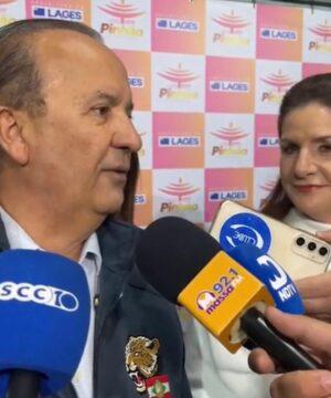 Governador Jorginho Mello em entrevista coletiva na região serrana