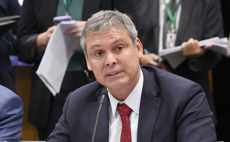 Líder do PT Lindbergh Farias solicitando a suspensão do mandato do deputado Eduardo Bolsonaro
