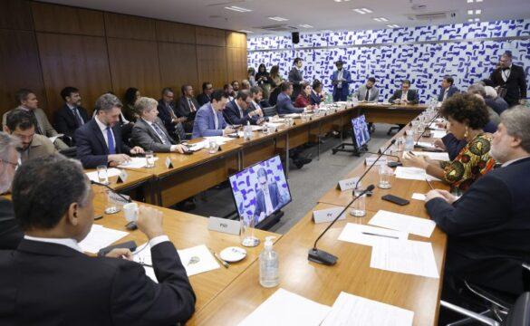 Foto da reunião dos líderes partidários na Câmara dos Deputados