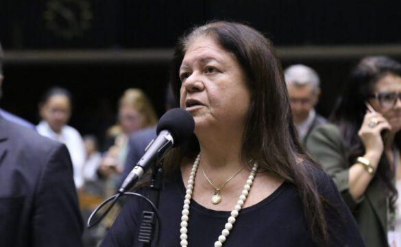 Mãe e bebê internados por complicações relacionadas ao parto