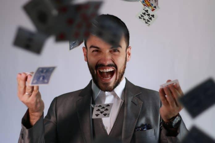 Mágica Pocket Show com ilusionista Jorian Peçanha
