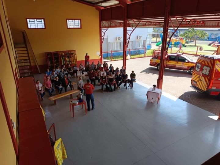 Colaboradores em palestra do CBMSC