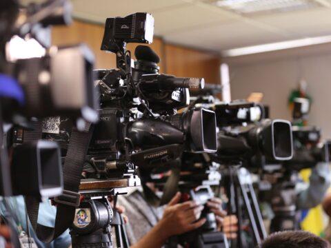 Presidente Lula sanciona lei com vetos para emissoras de rádio e TV