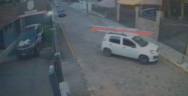 Polícia Civil prende foragido em frente à Delegacia de Investigação Criminal de Jaraguá do Sul