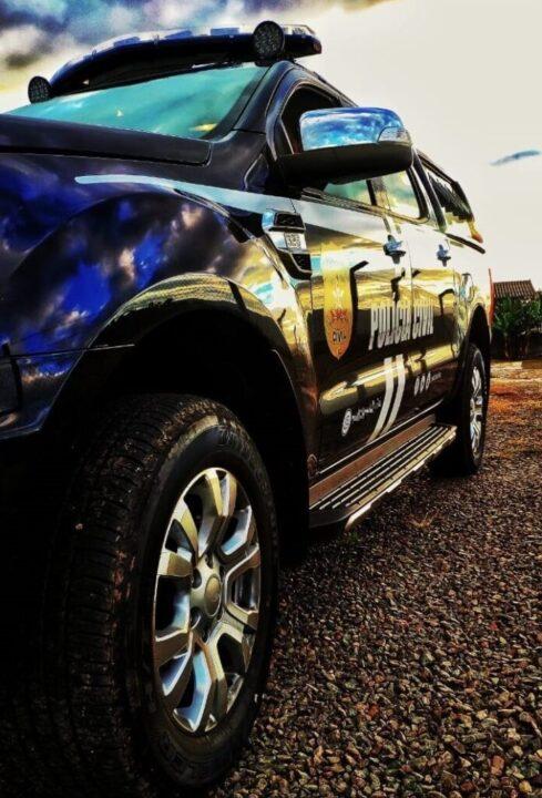 Homem condenado por roubo sendo preso pela Polícia Civil