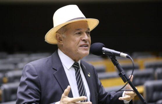 Ilustração de comunidade administrando terra e moradias