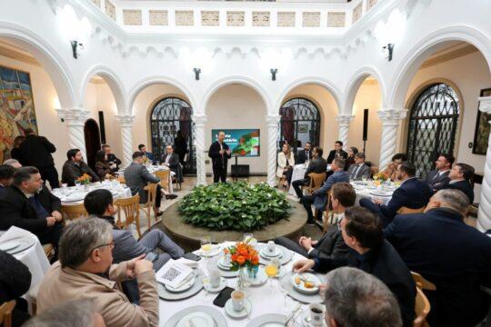 Governador apresenta propostas para Alesc