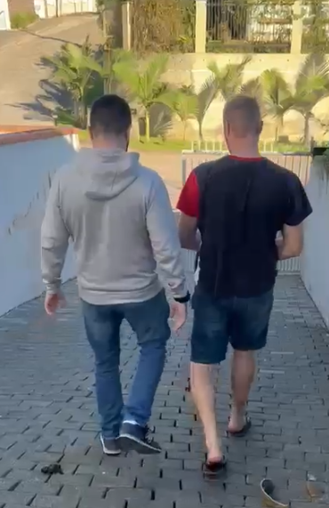 Prisão de suspeito de integrar quadrilha de furtos de caminhonetes de luxo