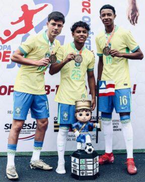 Foto da vitória da Seleção Brasileira Sub-15 na Copa 2 de Julho