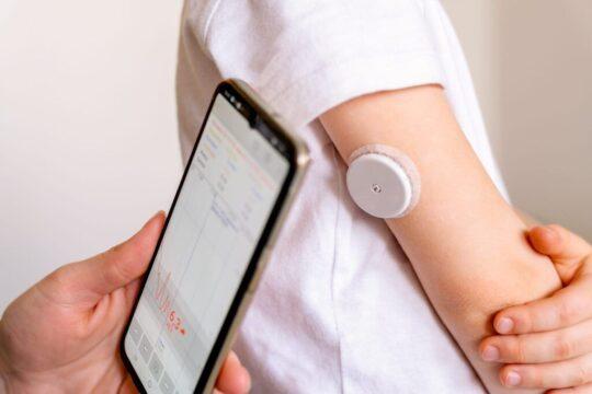 Sensores de Glicose para Monitoramento Contínuo da Diabetes Tipo 1 em Crianças e Adolescentes