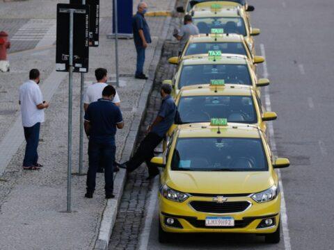Taxímetro em veículo