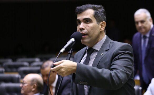 Câmera de segurança em veículo de transporte por aplicativo