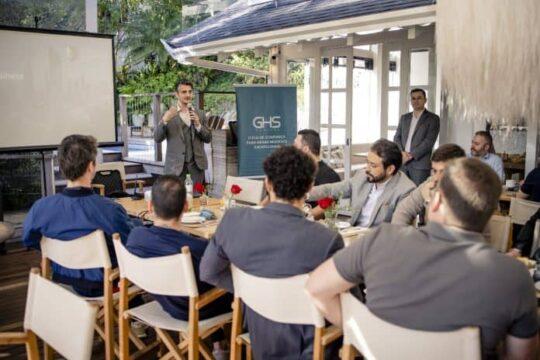 Representantes da Câmara de Dubai durante reunião em Santa Catarina