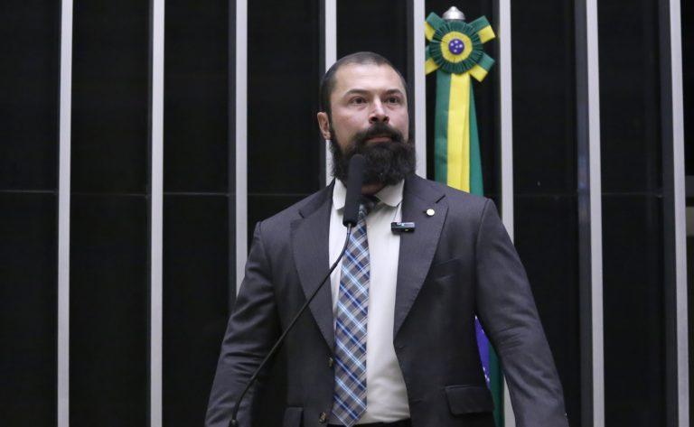 Ilustração de investigação de abuso contra menores