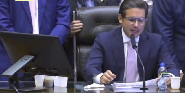 Imagem da Câmara dos Deputados durante acordo entre Hugo Motta e oposição