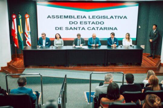 Deputado Neodi Saretta em audiência sobre observatório do câncer em SC