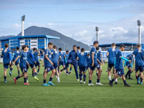 Jogadores do Avaí Sub-14 comemorando gol