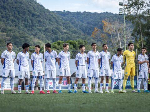 Partida de futebol entre Avaí e Amocan na Liga Municipal Sub-15