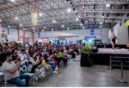 Startups inovadoras apresentando na Batalha de Startups
