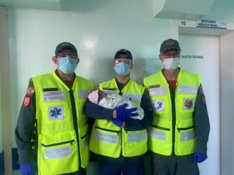 Bebê recém-nascido