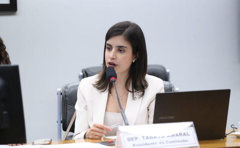 Mulheres bolsistas passando por avaliação de desempenho