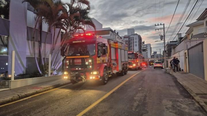 Resgate de Bombeiros em Apartamento em Chamas em Florianópolis
