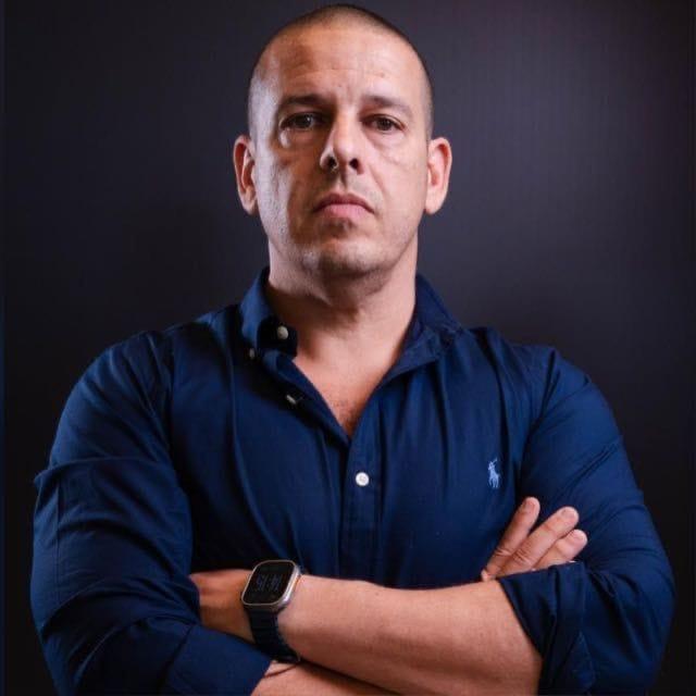 CEO da Upp Tecnologia apresentando no evento Viver de IA Experience